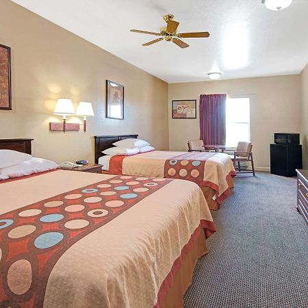 Super 8 By Wyndham St. Louis Airport Ξενοδοχείο Woodson Terrace Εξωτερικό φωτογραφία