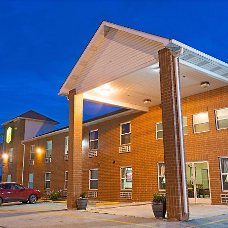 Super 8 By Wyndham St. Louis Airport Ξενοδοχείο Woodson Terrace Εξωτερικό φωτογραφία
