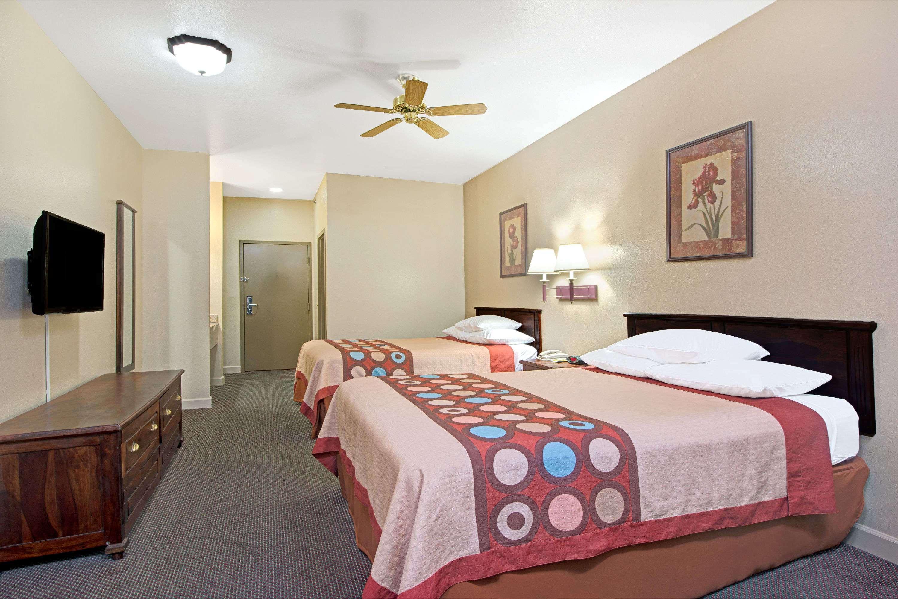 Super 8 By Wyndham St. Louis Airport Ξενοδοχείο Woodson Terrace Εξωτερικό φωτογραφία