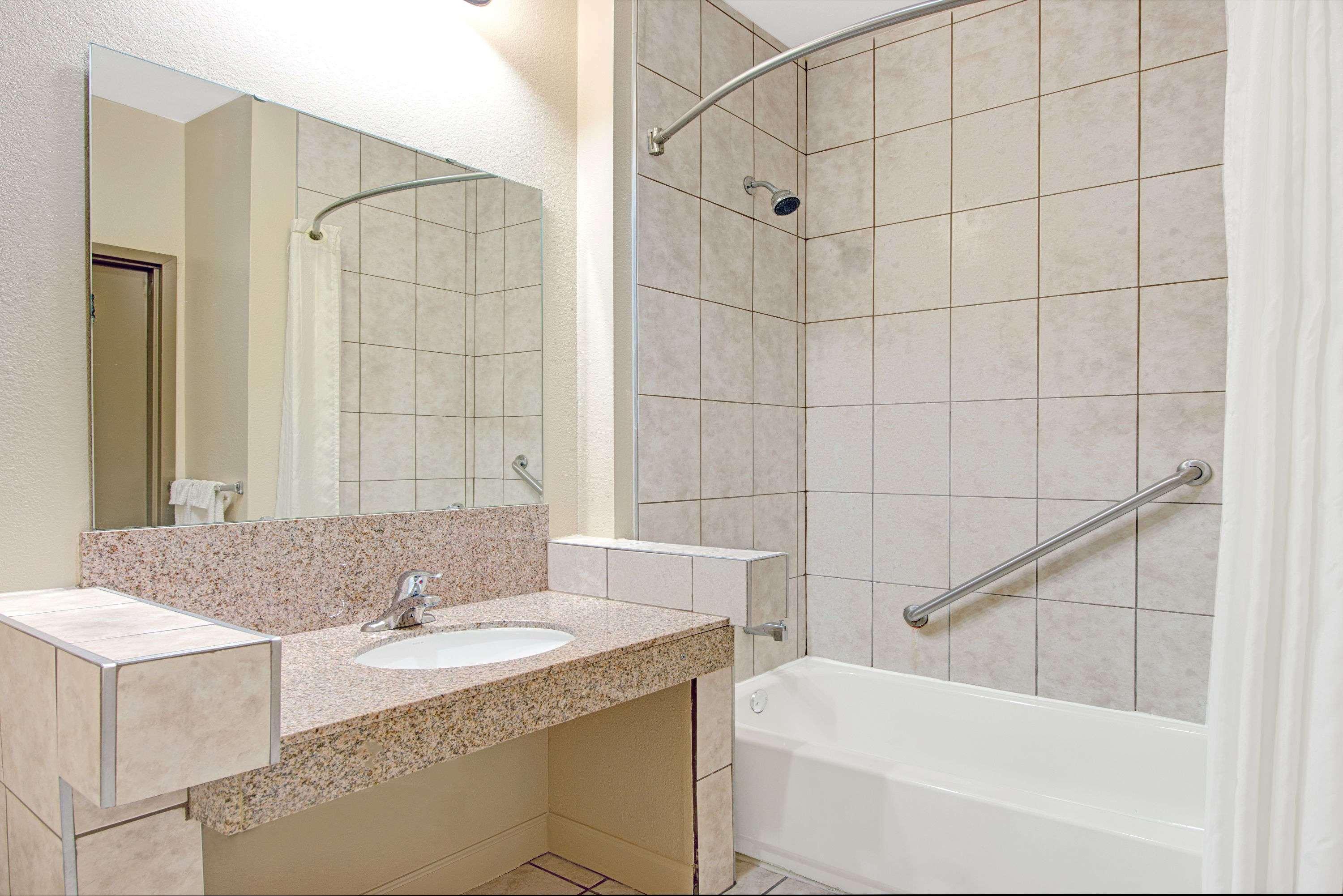 Super 8 By Wyndham St. Louis Airport Ξενοδοχείο Woodson Terrace Εξωτερικό φωτογραφία