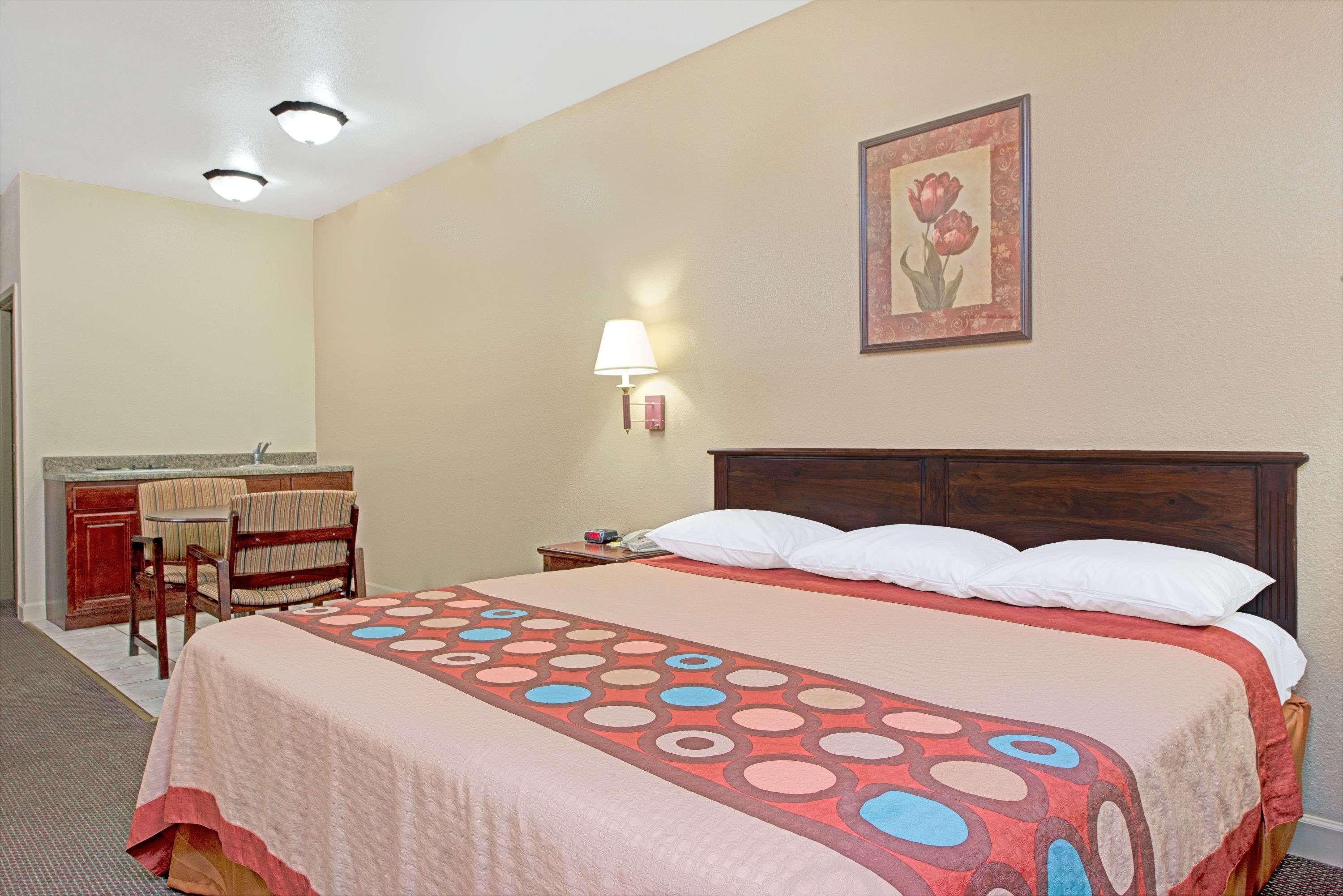 Super 8 By Wyndham St. Louis Airport Ξενοδοχείο Woodson Terrace Εξωτερικό φωτογραφία