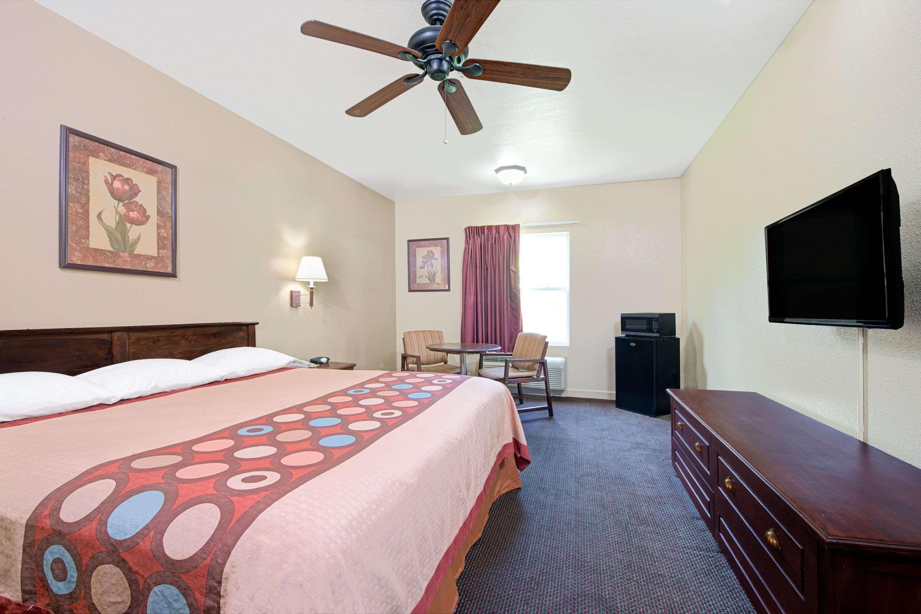 Super 8 By Wyndham St. Louis Airport Ξενοδοχείο Woodson Terrace Εξωτερικό φωτογραφία