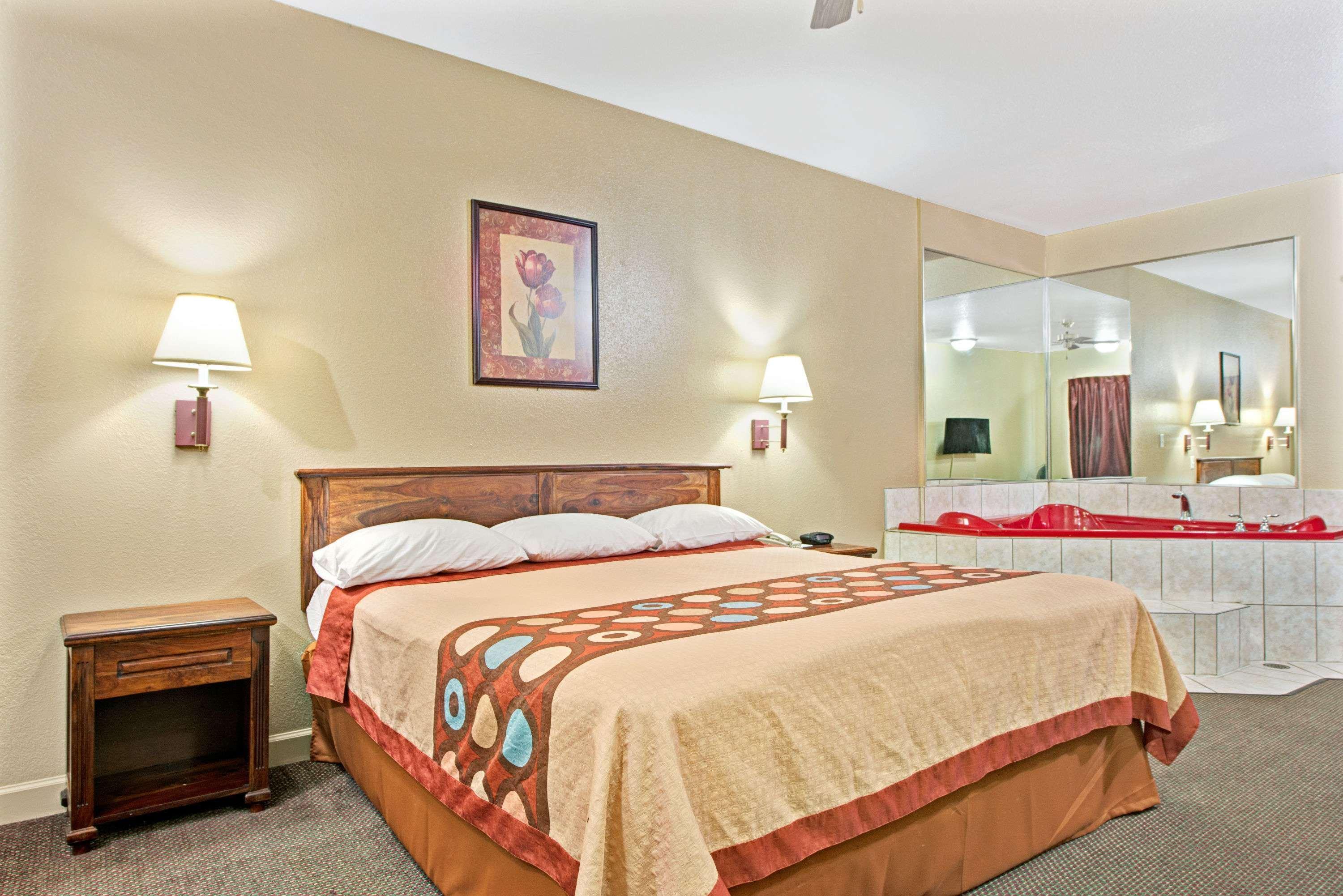 Super 8 By Wyndham St. Louis Airport Ξενοδοχείο Woodson Terrace Εξωτερικό φωτογραφία