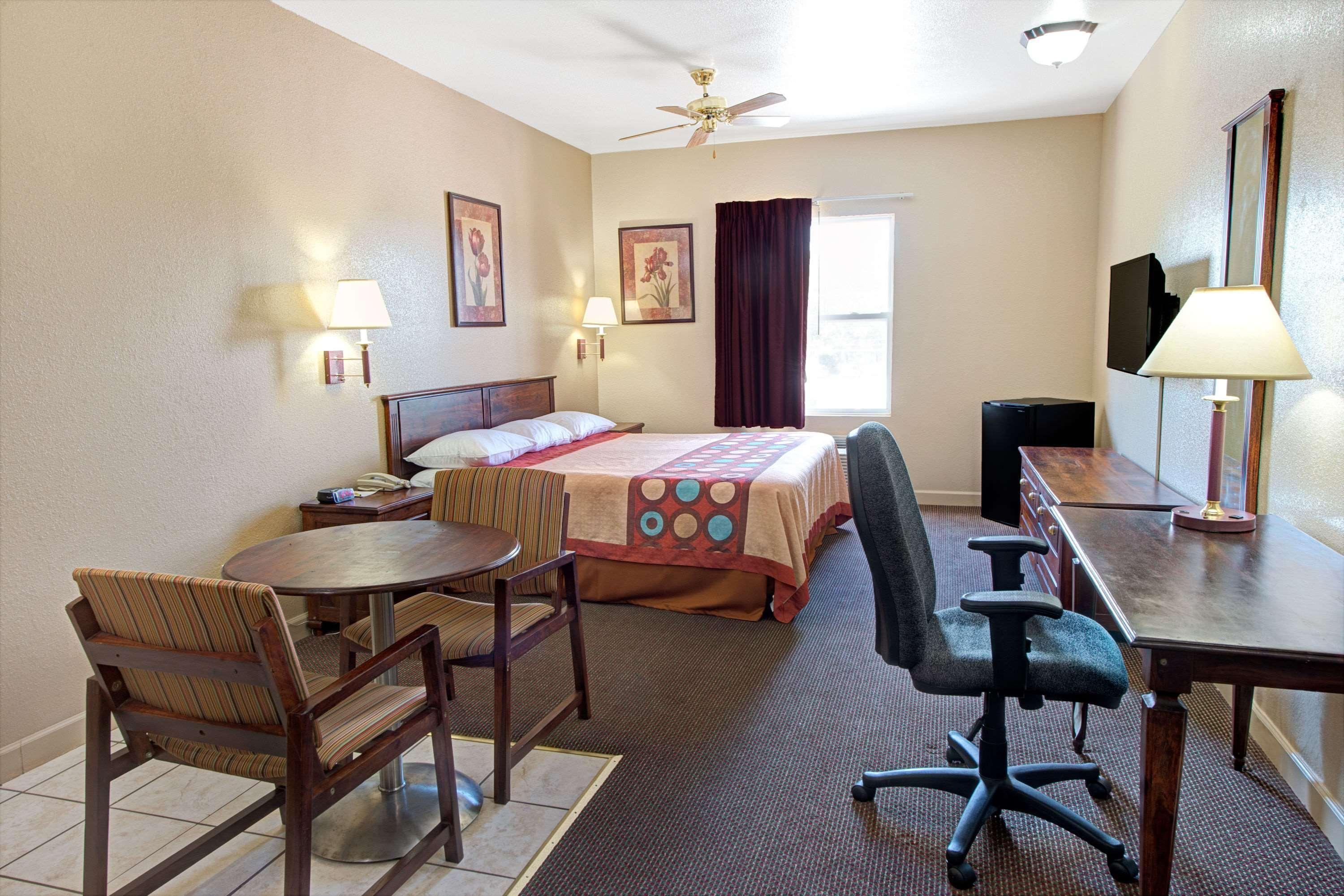 Super 8 By Wyndham St. Louis Airport Ξενοδοχείο Woodson Terrace Εξωτερικό φωτογραφία