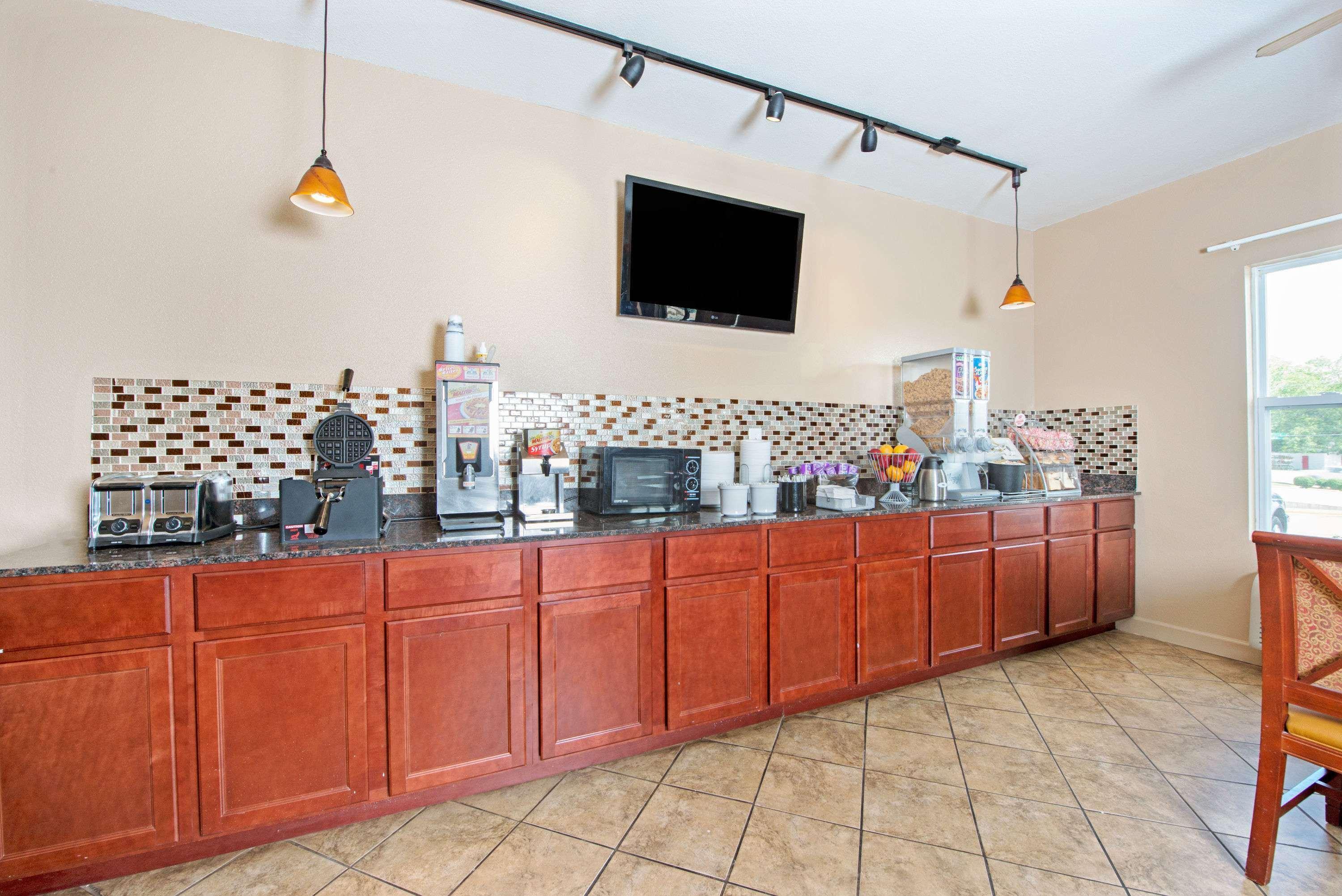 Super 8 By Wyndham St. Louis Airport Ξενοδοχείο Woodson Terrace Εξωτερικό φωτογραφία