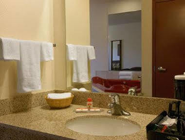 Super 8 By Wyndham St. Louis Airport Ξενοδοχείο Woodson Terrace Εξωτερικό φωτογραφία